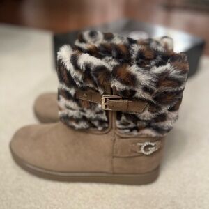 GBG Los Angeles Aleya Faux Fur Trimmed Boots with Buckle Winter Boots (NEW)